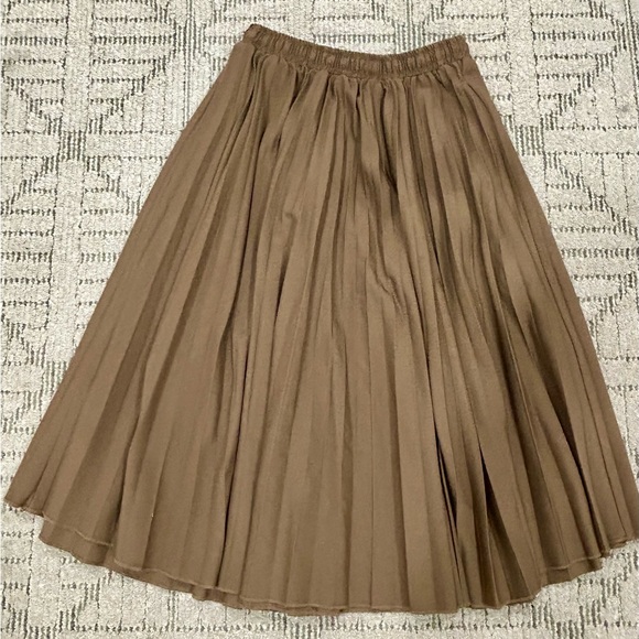 Pleated A-Line Midi Skirt in Brown with Drawstring Waist - Picture 3 of 3